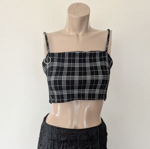 Chic Black and White Plaid Crop Top